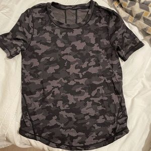Camo lululemon top